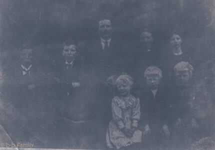 Familien i Hesssevåg bakken ca 1916